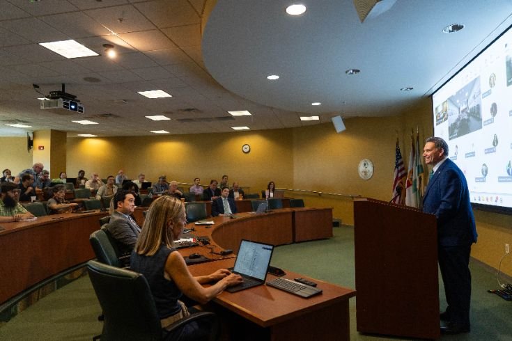 President Limayem addresses members of the Faculty Senate during a meeting in February 2026.