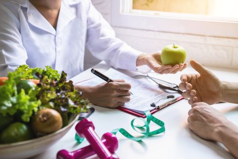 Physician talking with patient about nutrition 