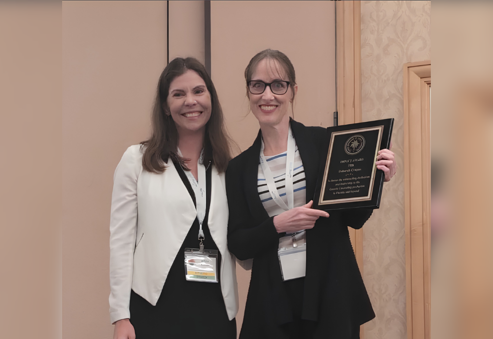 two women and an award