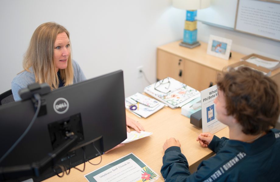 Advisor Audra Begg sits with a student in her office.