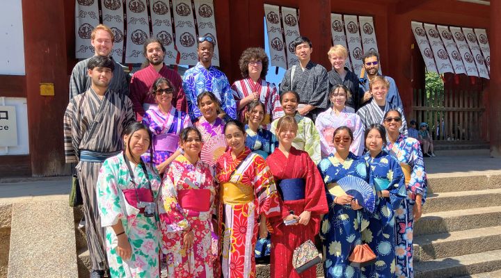 A group of Honors students pose for a picture in traditional Japanese clothing