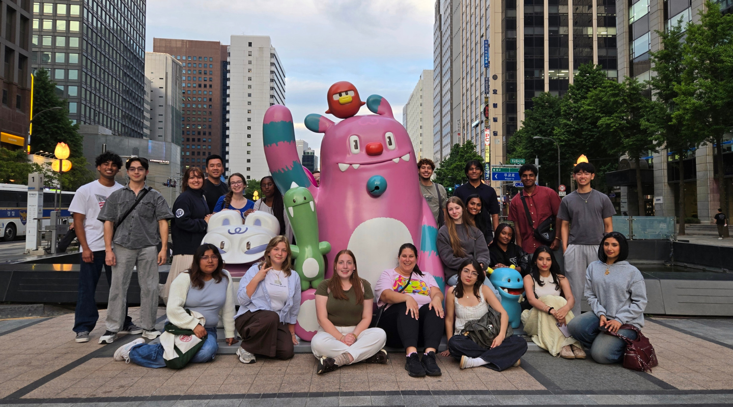 Group photo of Judy Genshaft Honors College students in South Korea