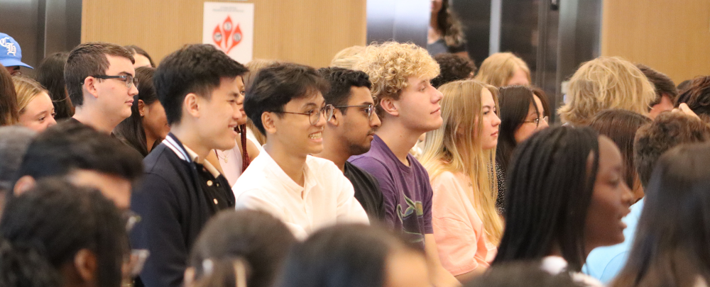 Incoming Honors students await remarks from convocation speakers