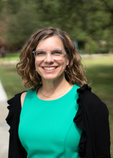 Headshot of Dr. Lindy Davidson 