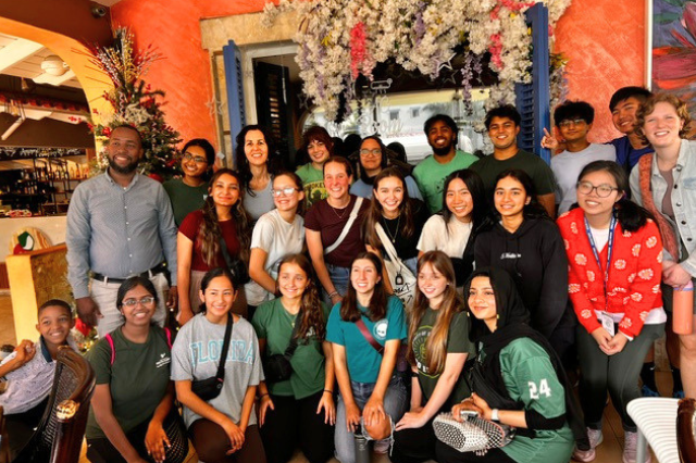 Honors cohort of students poses in DR