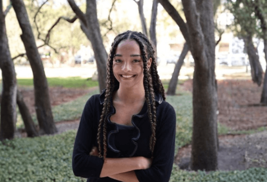 Headshot of Giselle Lubeck standing outside of Judy Genshaft Honors College