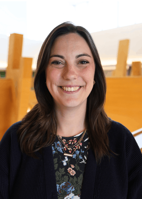 Lauren Roberts headshot with leaves in background