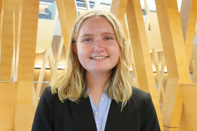 Lindsey Smith headshot