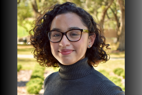 Headshot of USF Judy Genshaft Honors College student Avani Sanghvi