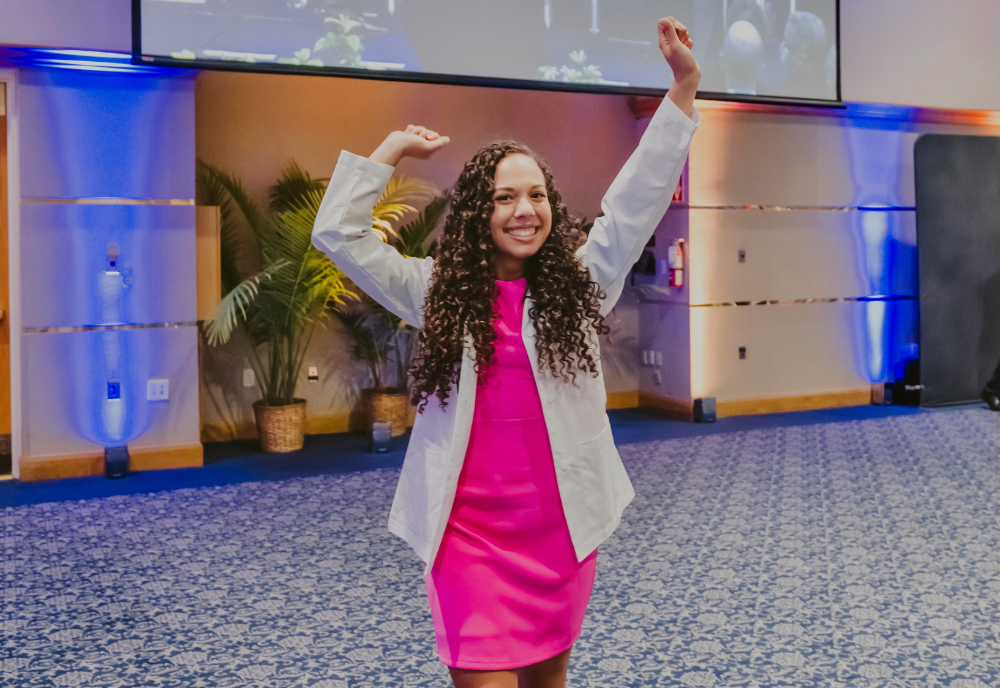 Honors Alumna, Daniela Vasquez at her white coat ceremony.