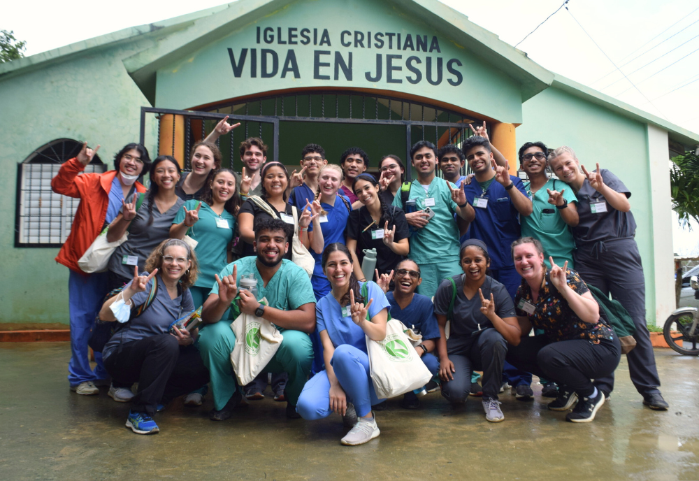 Group photo of Judy Genshaft Honors College students on the Fall 2023 Dominican Republic Study Abroad Trip. 