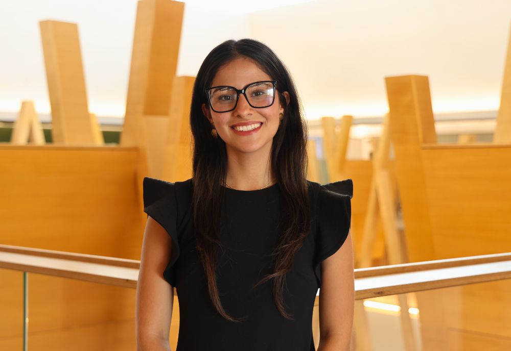 Anabella Garcia headshot on 5th floor of Honors building