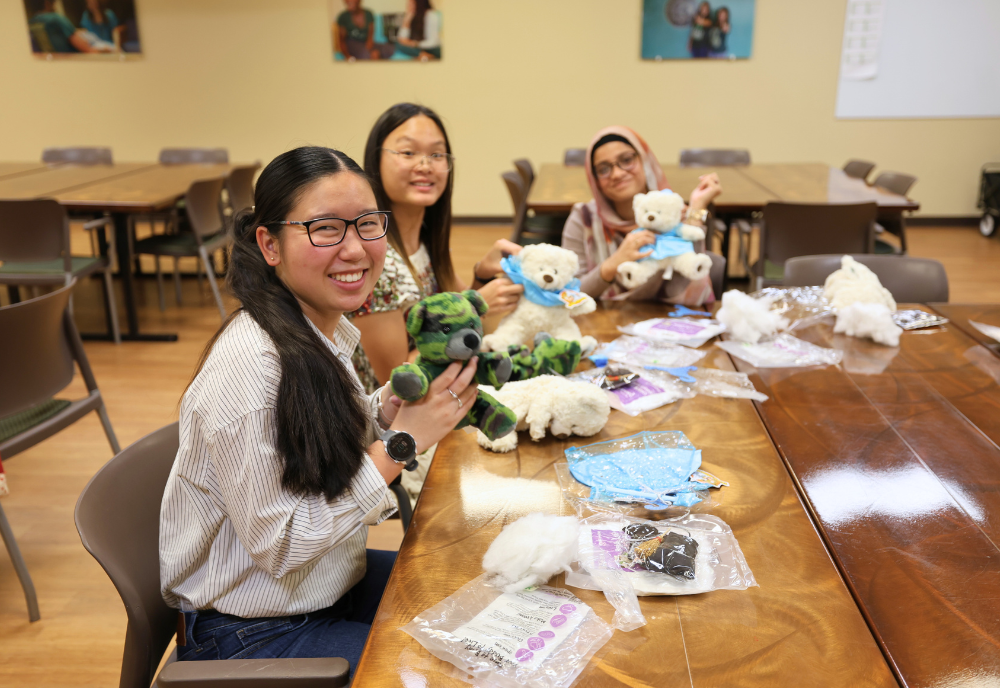 Honors LLC students stuffing bears at Friendsgiving event