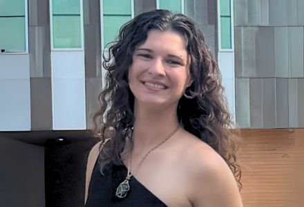 Sydney Mazzei headshot in front of USF Marshall Student Center