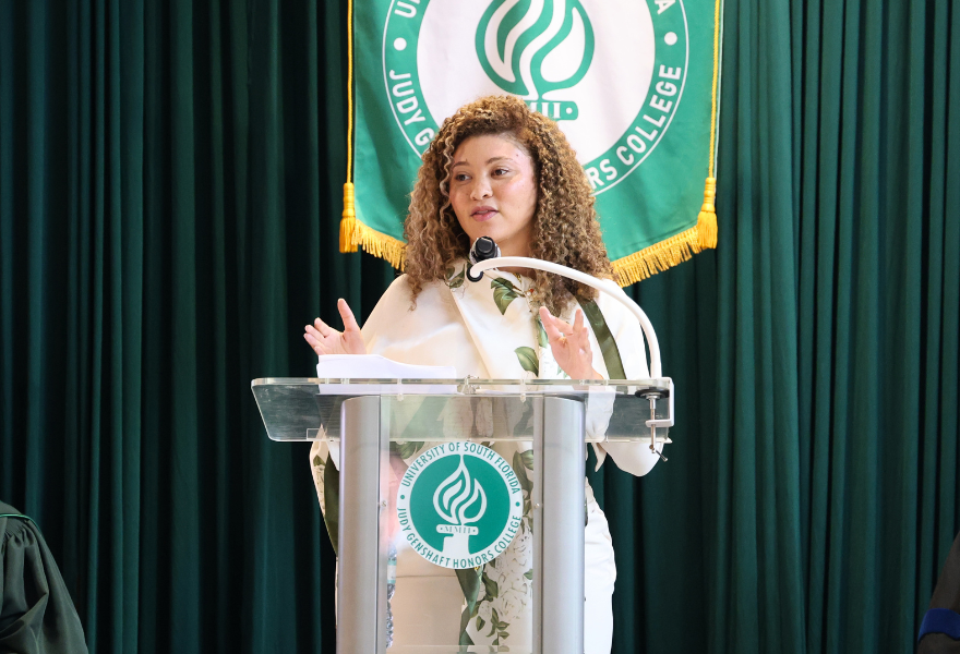Honors alum Amber Pirson addresses the college's class of 2030.