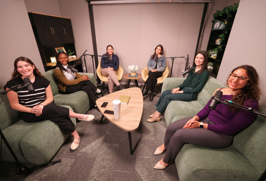BRIDGE Clinic members Skylar Robbins, Shenica Jerome, Andrea Medina Garcia, and Mónika Domenech-Acevedo with Reva Gandhi and Fabiana Requena in the Honors podcast room