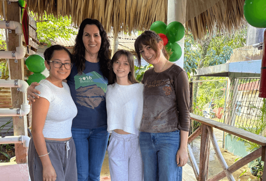 Dina Martinez-Tyson poses with Honors students in Dominican Republic