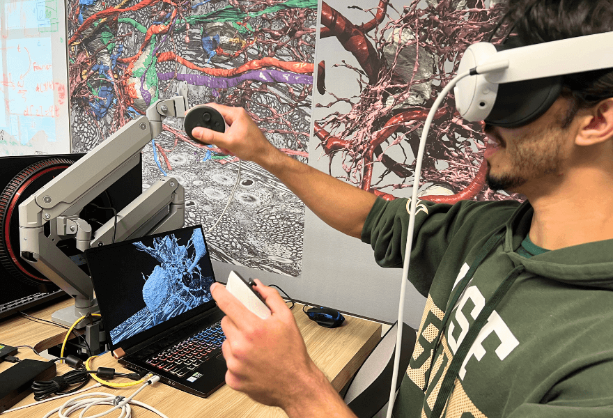 Abdul-Malik Zekri uses virtual reality in his lab