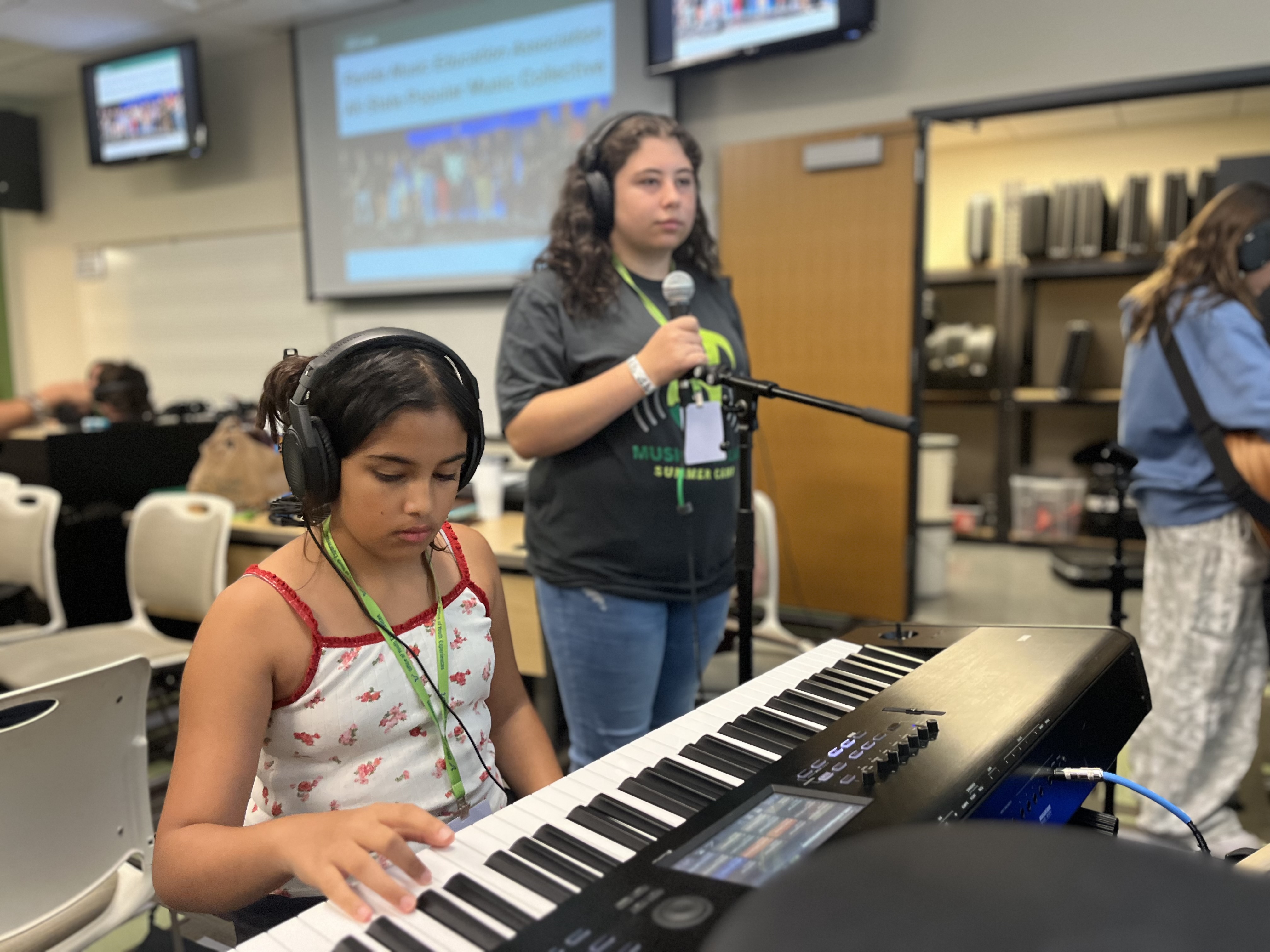 Middle school students at USF Music Tech Lab