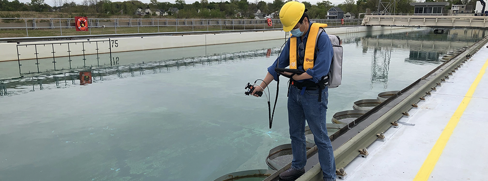 Chuanmin Hu takes optical measurements of oil on water in a field experiment. Image courtesy of Chuanmin Hu.