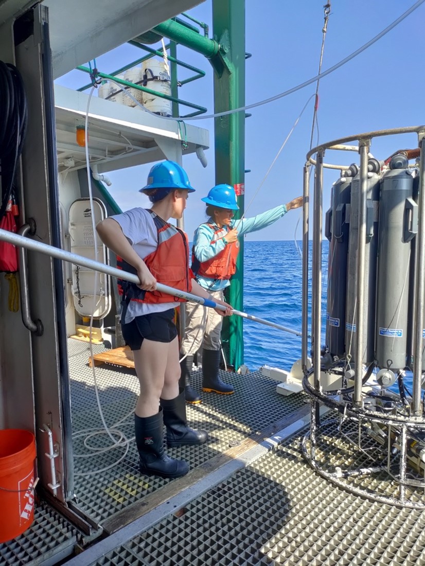 Casey Nickel and Naja Murphy deploy the towfish on the West Florida Shelf. Photo credit, Mia Bradshaw at Eckerd College. 