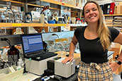 Student Macarena Martin Mayor working on spectrophotometric techniques in the Byrne lab.
