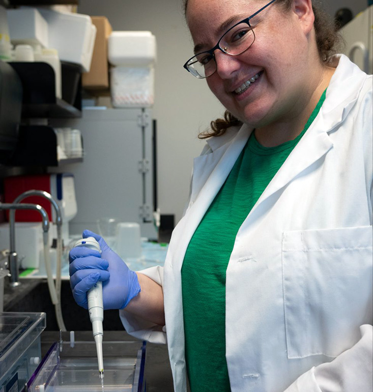 Mya Breitbart in the lab. Credit, Amanda Sosnowski at Terrene Visions.