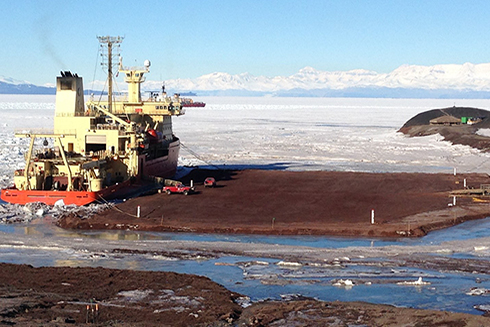 Nathaniel B Palmer RVIB arrives at the McMurdo Station dock. 