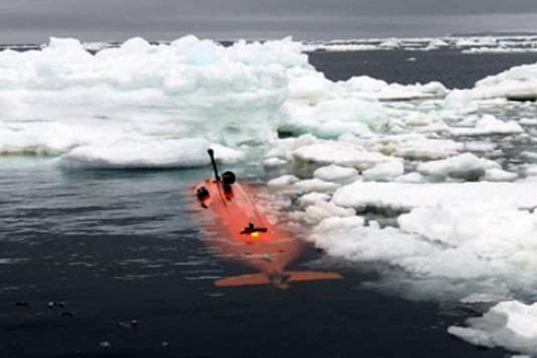 © Photo: Filip Stedt (Getty Images) Ran, the unscrewed submarine that the scientists used, heading down into the depths under the Thwaites Glacier