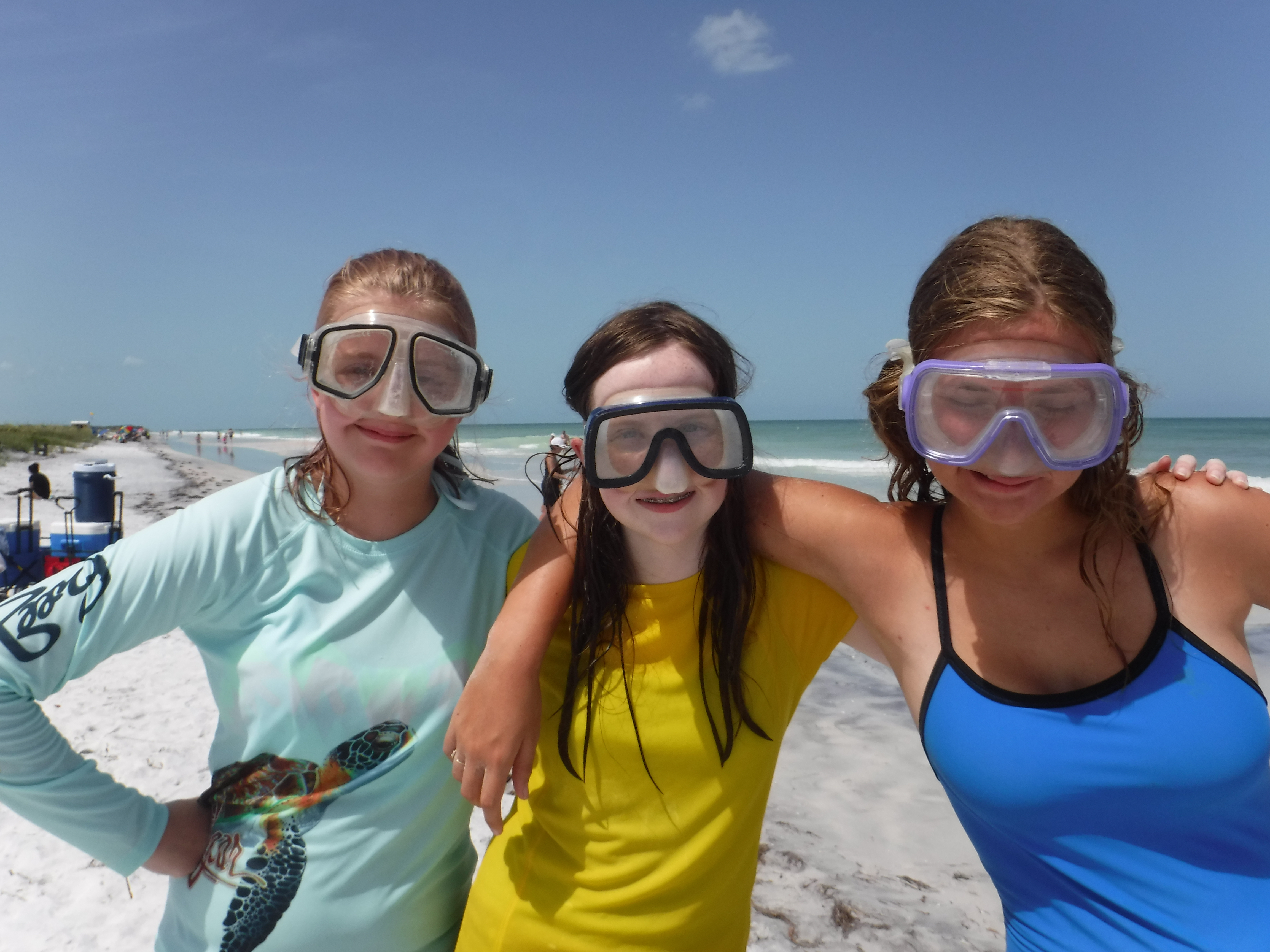 Using googles to see how the current can move objects underwater along the shoreline