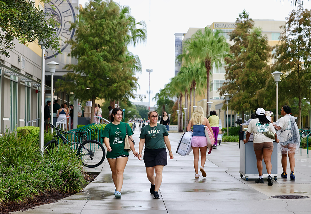 Families move into The Villages, USF on-campus housing.