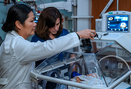 Two physicians use AI in the NICU
