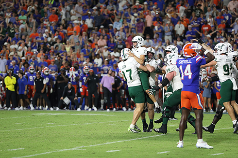 USF interns capture historic Florida upset through photos, video and memes