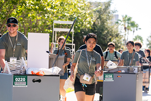 Families carry luggage as students move onto USF's campuses