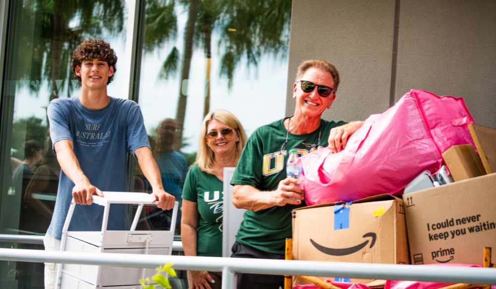 Students move into residence halls
