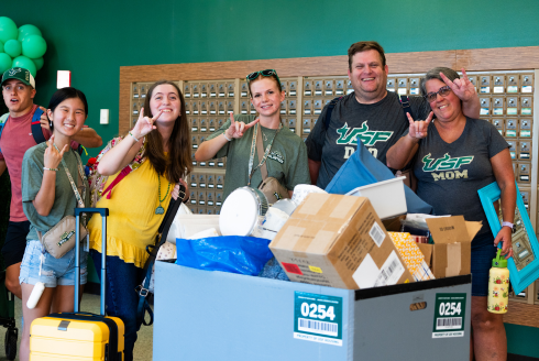 Students move into residence halls