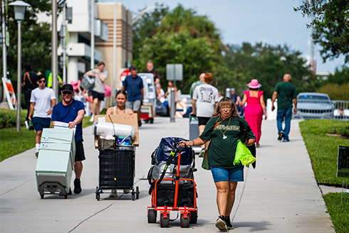 Students move into residence halls 