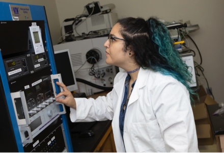 Daniela using machine in the lab