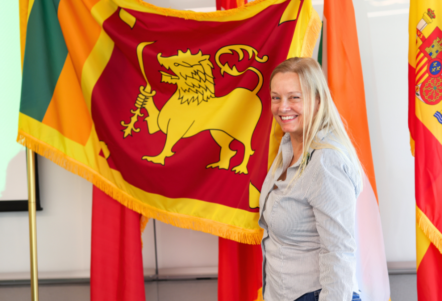 Elisabeth Parker with Sri Lankan flag