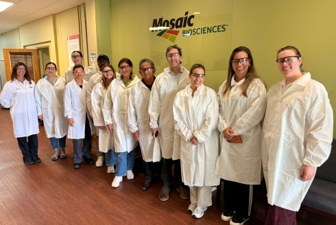 PCGS students visited the Mosaic Biosciences Lab