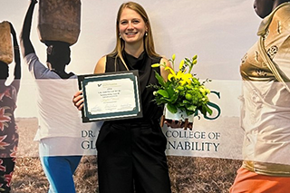 Kaylin Strauch receives Drake Scholarship