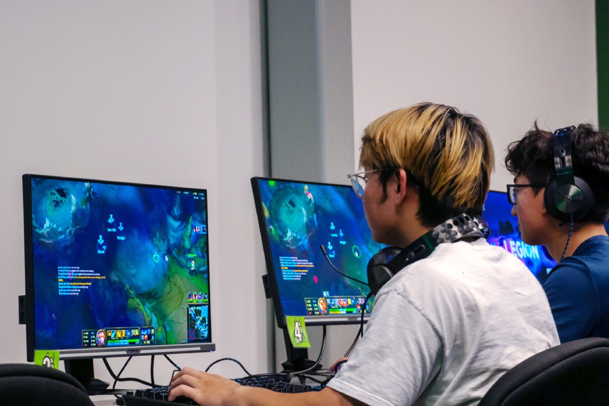 Two students playing League of Legends on Lab Computers at the FIT Lab.