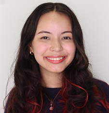 Mia Headshot
