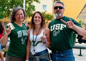 /student-affairs/student-health-services/about-us/incomingstudents.aspx New USF student with parents wearing USF appearel
