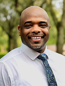 headshot Patrick Sneed