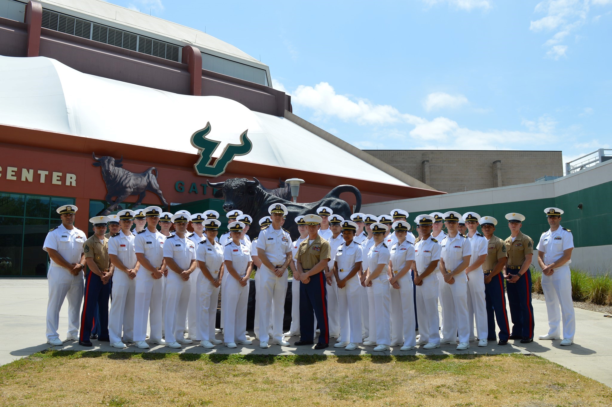 photo of group of Naval ROTC midshipmen