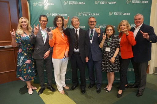 Business leaders at the USF International Business Forum pose for a group picture