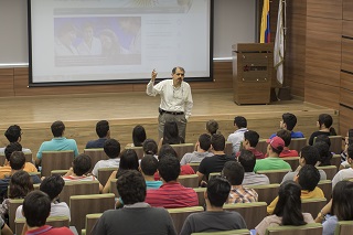 USF Professor Jose Zayas-Castro presenting at Catesra Global in Colombia at Universidad del Norte