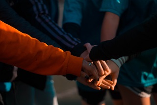 Cooperative hands