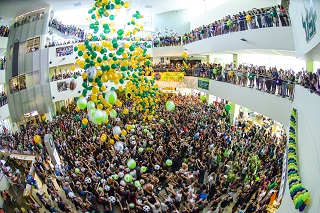 Student gathering at the semesterly week of welcome in the Marshall Student Center atrium